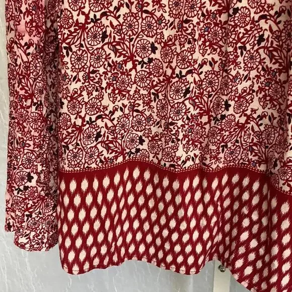 Available by Angela Fashion Red and White Floral Patterned Blouse Medium - Picture 7 of 8